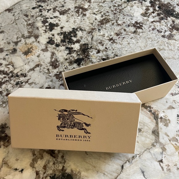 Burberry Glasses (with prescription lenses) - Picture 4 of 5